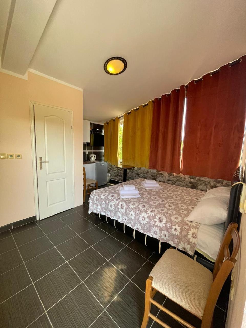 Apartments Villa-G Lustica Tivat Exterior photo